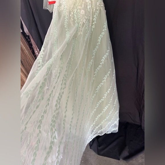 NWT Mac Duggal 20313 Embellished Soft Tie Sleeveless V Neck Gown Green - Picture 7 of 15